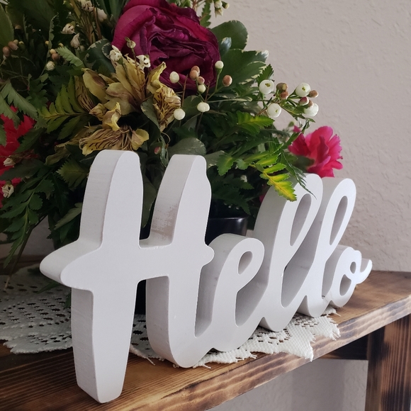 Other - Hello word table runner decor